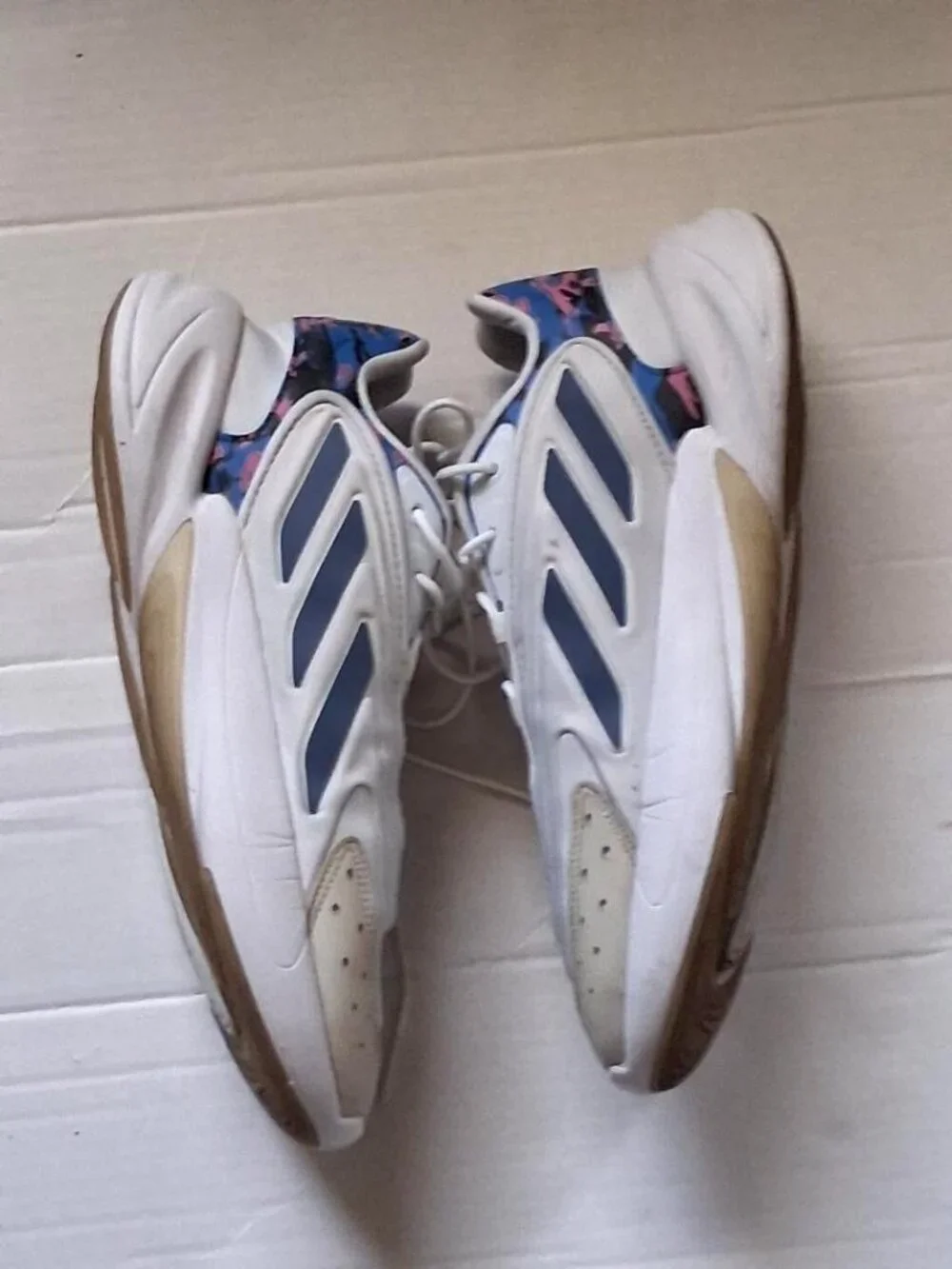 Adidas Ozelia Mens White Low Top Sneakers Size 11.5